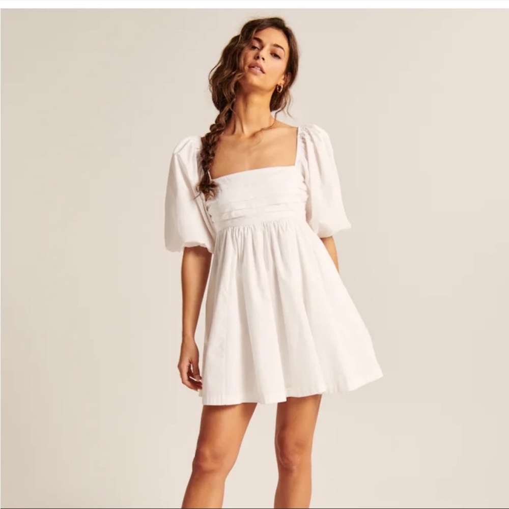 Abercrombie Emerson Ruched Puff Sleeve Mini Dress
Worn One 
Dry Cleaned
